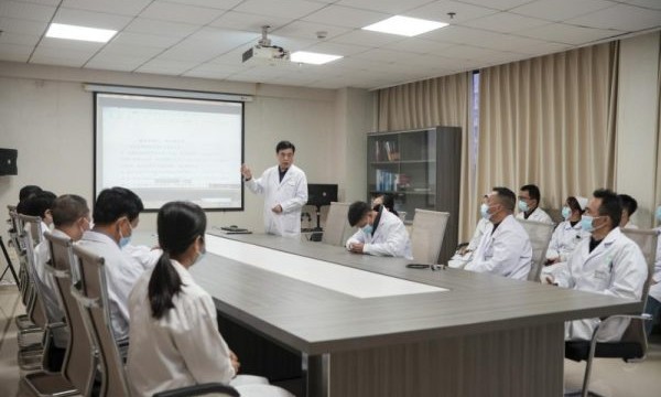 南宁东大肛门肠医院收费高吗？