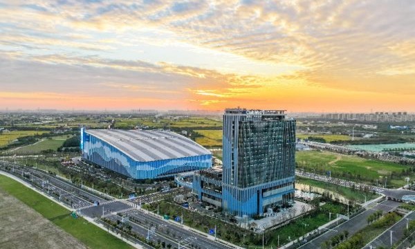 太仓阿尔卑斯国际度假区官宣“滑雪生活推荐官”，与冬奥冠军徐梦桃共同开启“滑雪生活季”